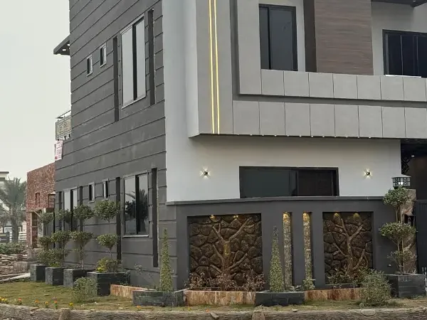 MODREN CLASSIC CORNER 6,5 MARLA HOUSE For Sale